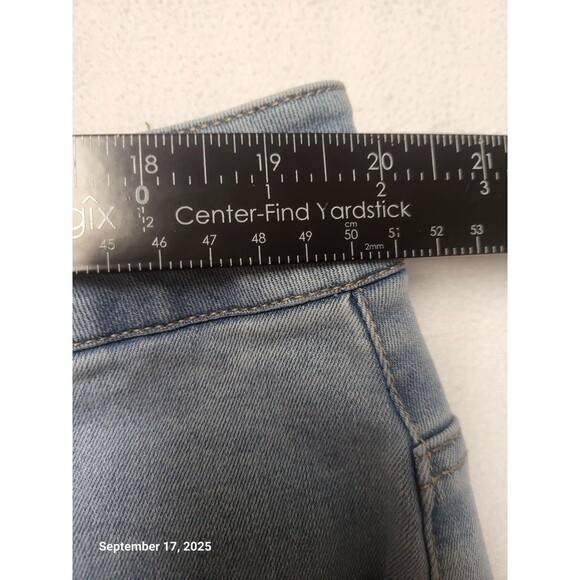 Fashion Nova Women's Denim Jean Cut Off Shorts Distressed Sz 18 - Picture 5 of 7